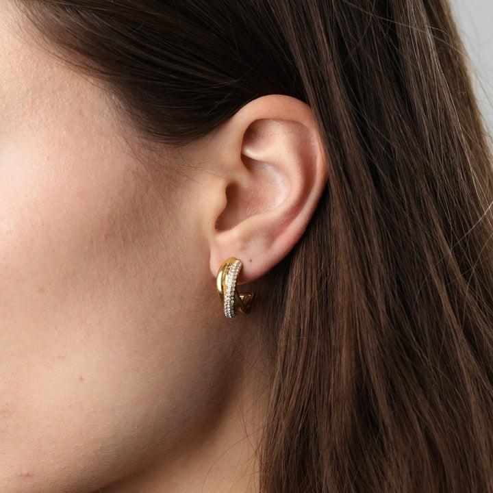Boa – twisted crystal earrings in stainless steel, gold | Timi of Sweden