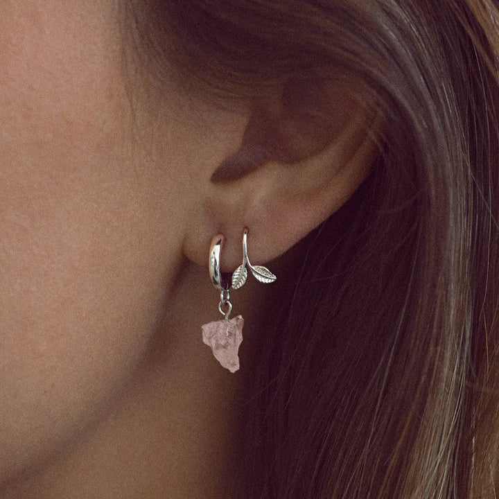 Delicate leaf earrings Timi of Sweden